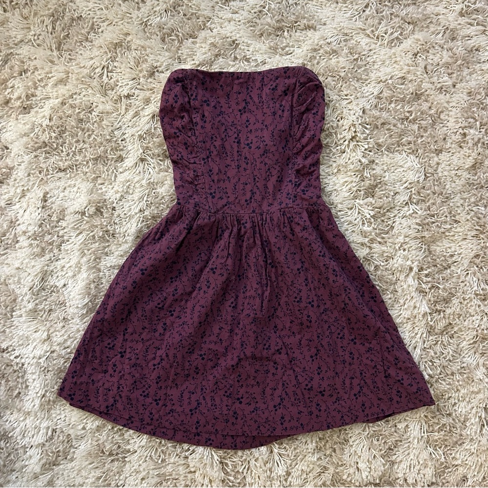 Women’s extra small heritage 1981, strapless mini dress in dark purple.